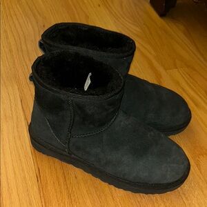 Black low rise  Ugg Boots